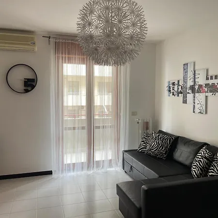 Interno 5 *